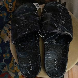 BRAND-NEW Old Navy Black/Grey marbled slide
